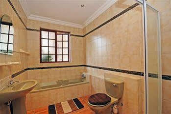 354 On York Avenue Hotel Randburg Esterno foto