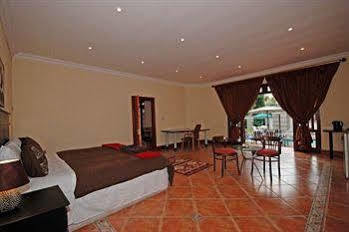 354 On York Avenue Hotel Randburg Esterno foto